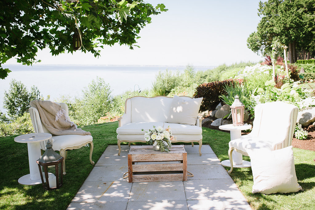 backyard summer wedding